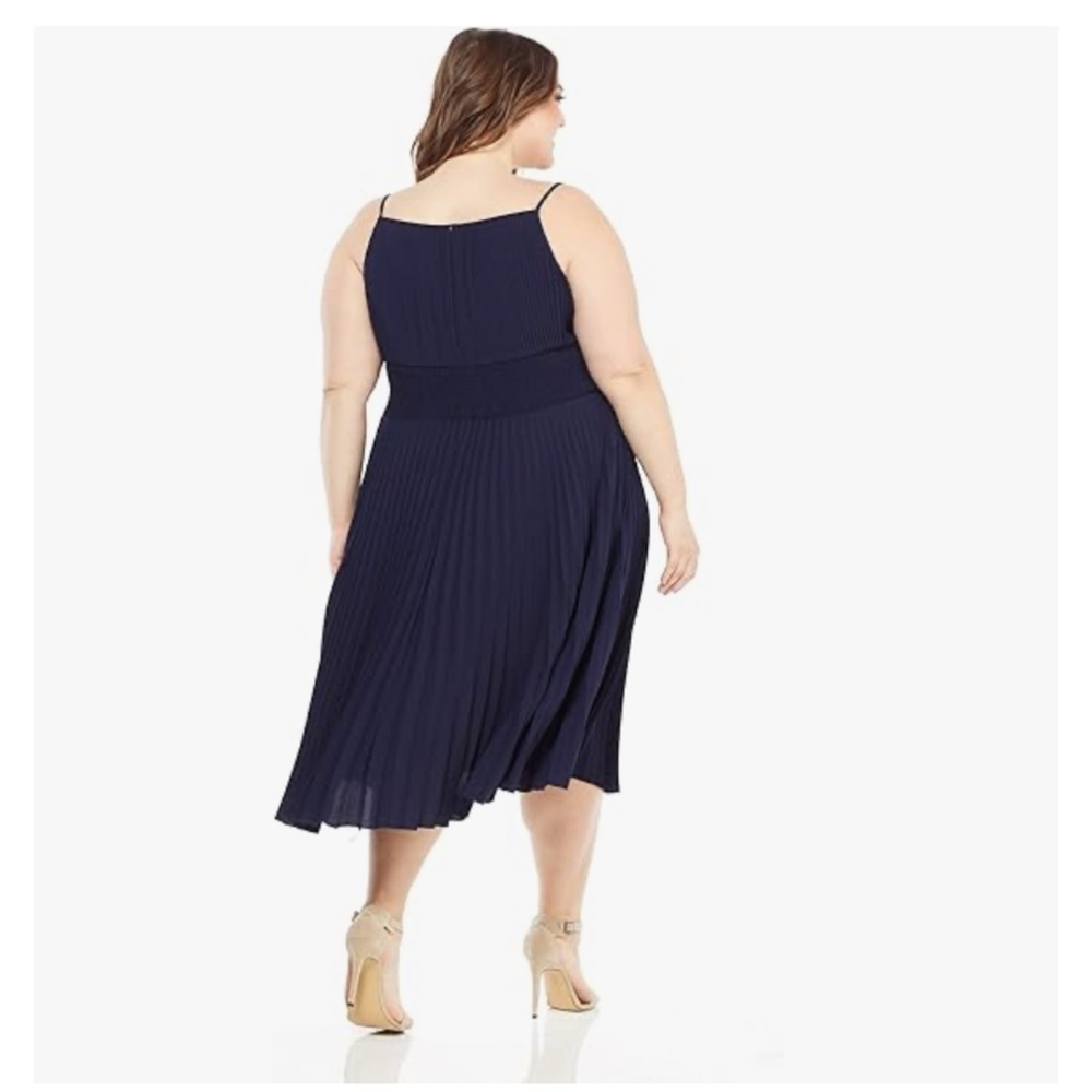 Maggy London Women's Crepe Smocked Pleated Sun Dress Size 18 W - Picture 2 of 11